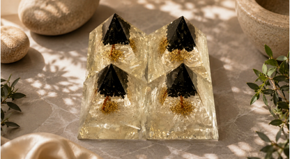 SELENITE WHITE + TOURMALINE 
BLACK NUBIAN PYRAMIDS